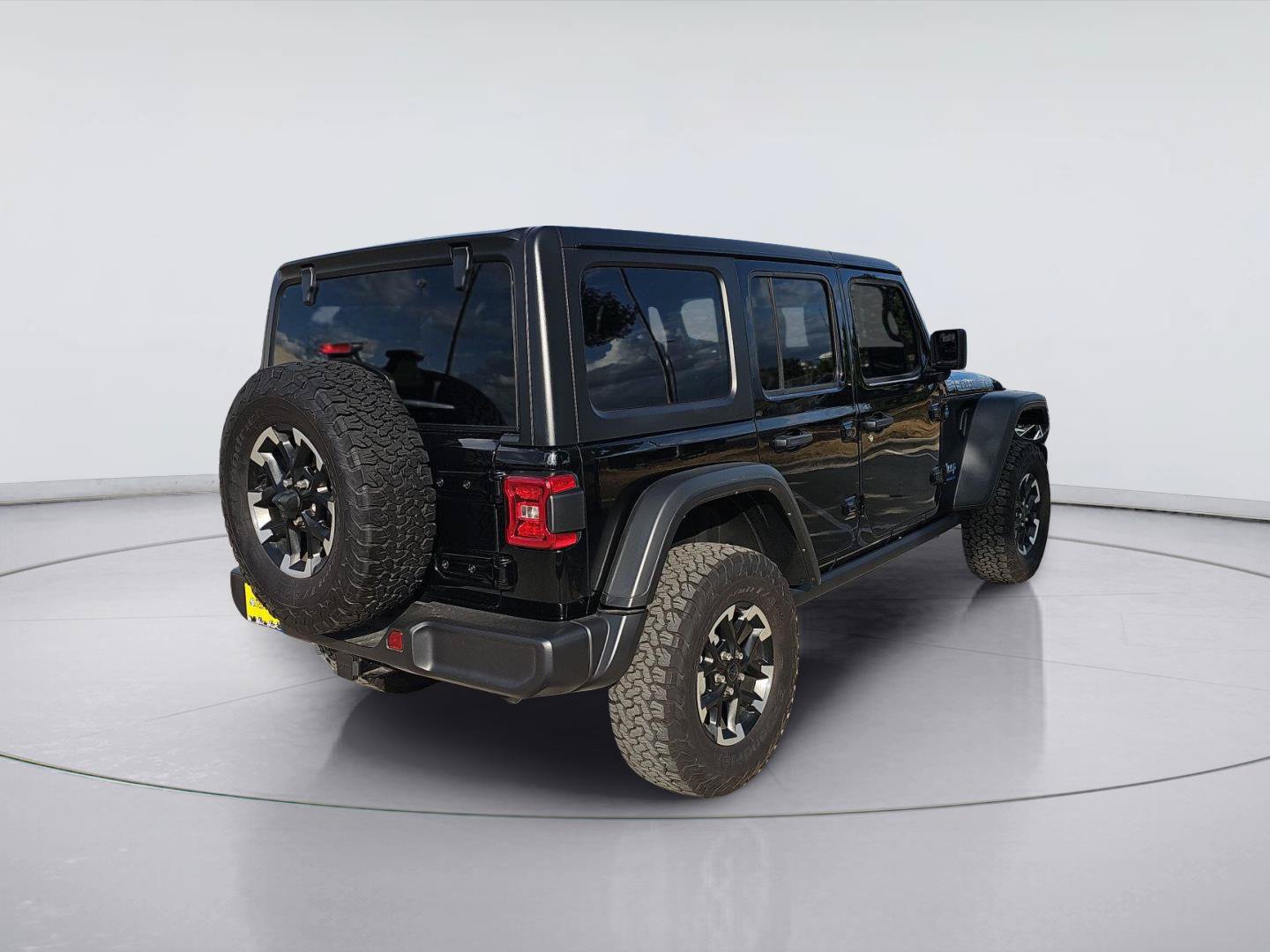 Used 2025 Jeep Wrangler Unlimited Rubicon 4xe w/ Convenience Group AWD/4WD image 6