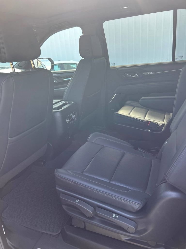 Used 2024 GMC Yukon XL Denali AWD/4WD image 13