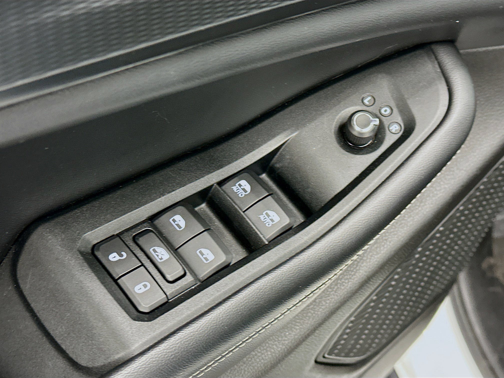 Used 2023 Jeep Grand Cherokee Laredo image 15