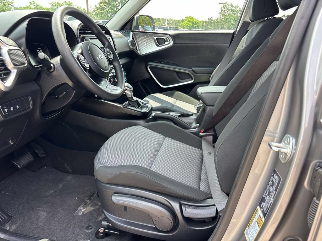 Used 2024 Kia Soul LX w/ Option Group 015 FWD image 12