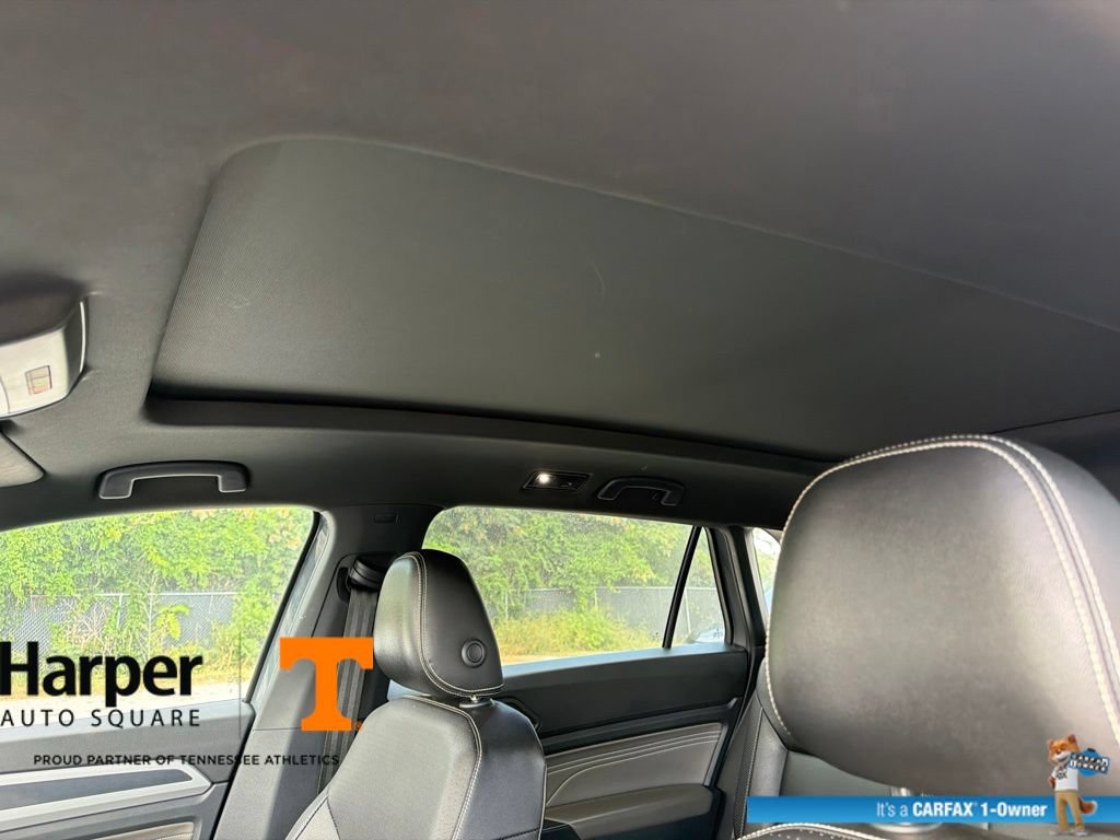 Used 2023 Volkswagen Atlas Cross Sport SEL R-Line AWD/4WD image 19