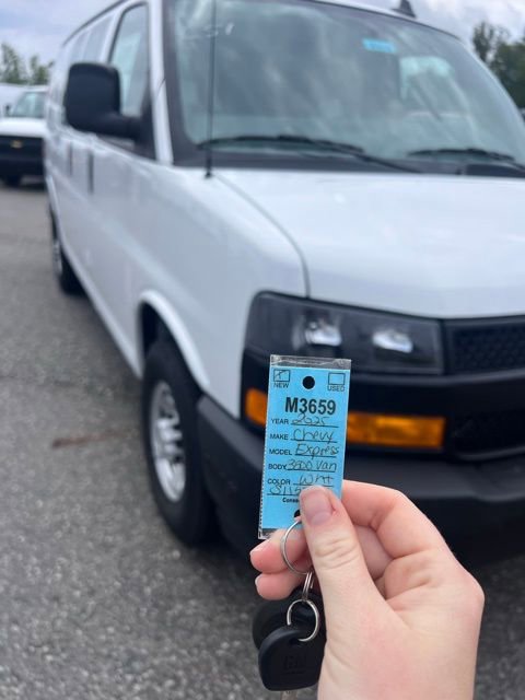 New 2025 Chevrolet Express 3500 Work Van w/ Driver Convenience Package image 15