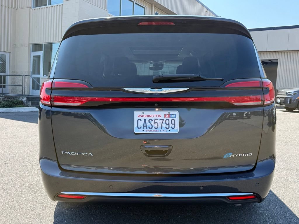 Used 2021 Chrysler Pacifica Limited w/ Premium & Safety Sphere Group FWD image 4
