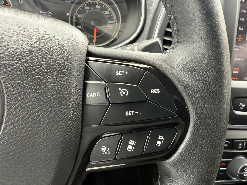 Used 2023 Jeep Cherokee Altitude Lux image 16