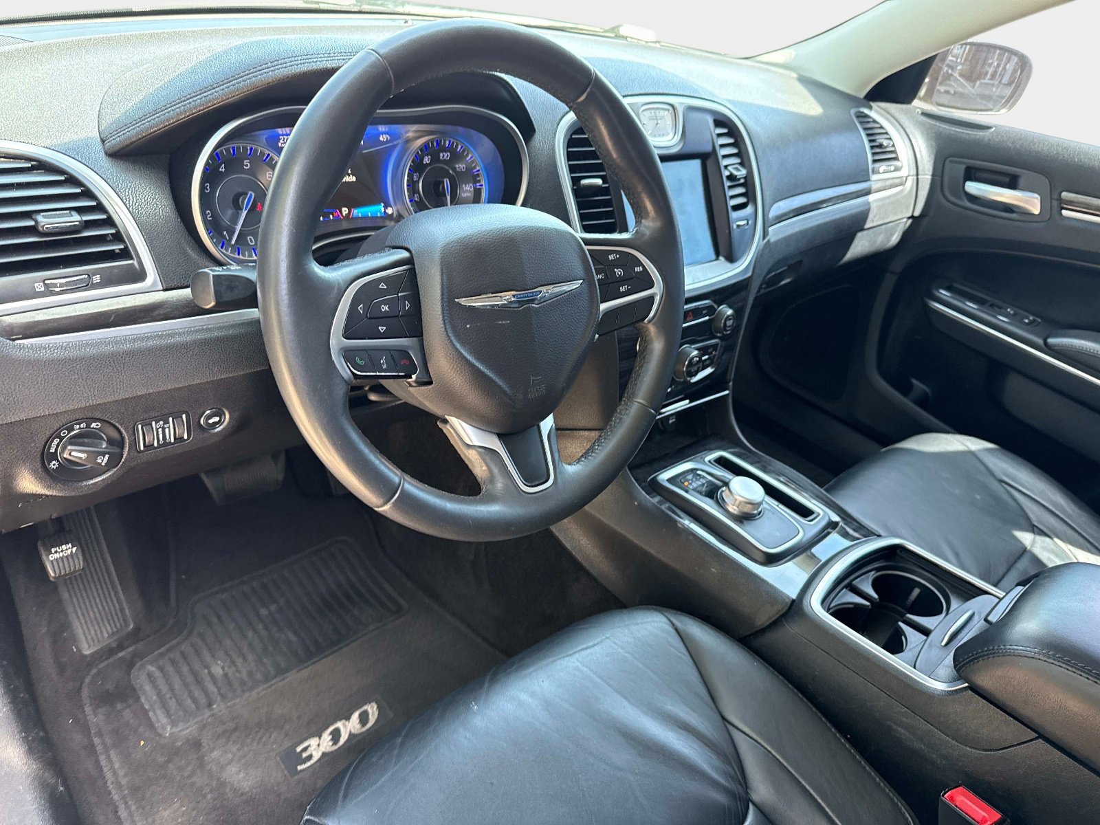 Used 2015 Chrysler 300 Limited w/ Driver Convenience Group image 18