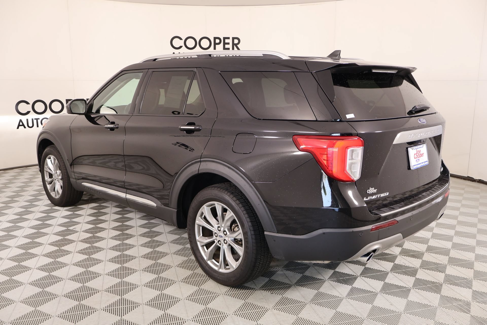 Used 2023 Ford Explorer Limited AWD/4WD image 25