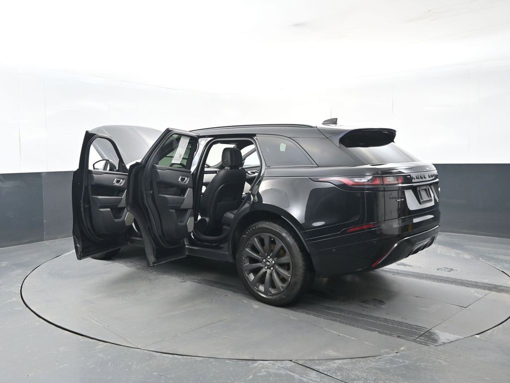 Used 2018 Land Rover Range Rover Velar R-Dynamic SE image 32