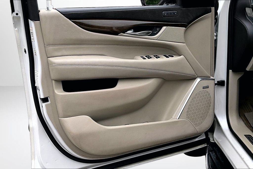 Used 2020 Cadillac Escalade Luxury AWD/4WD image 20