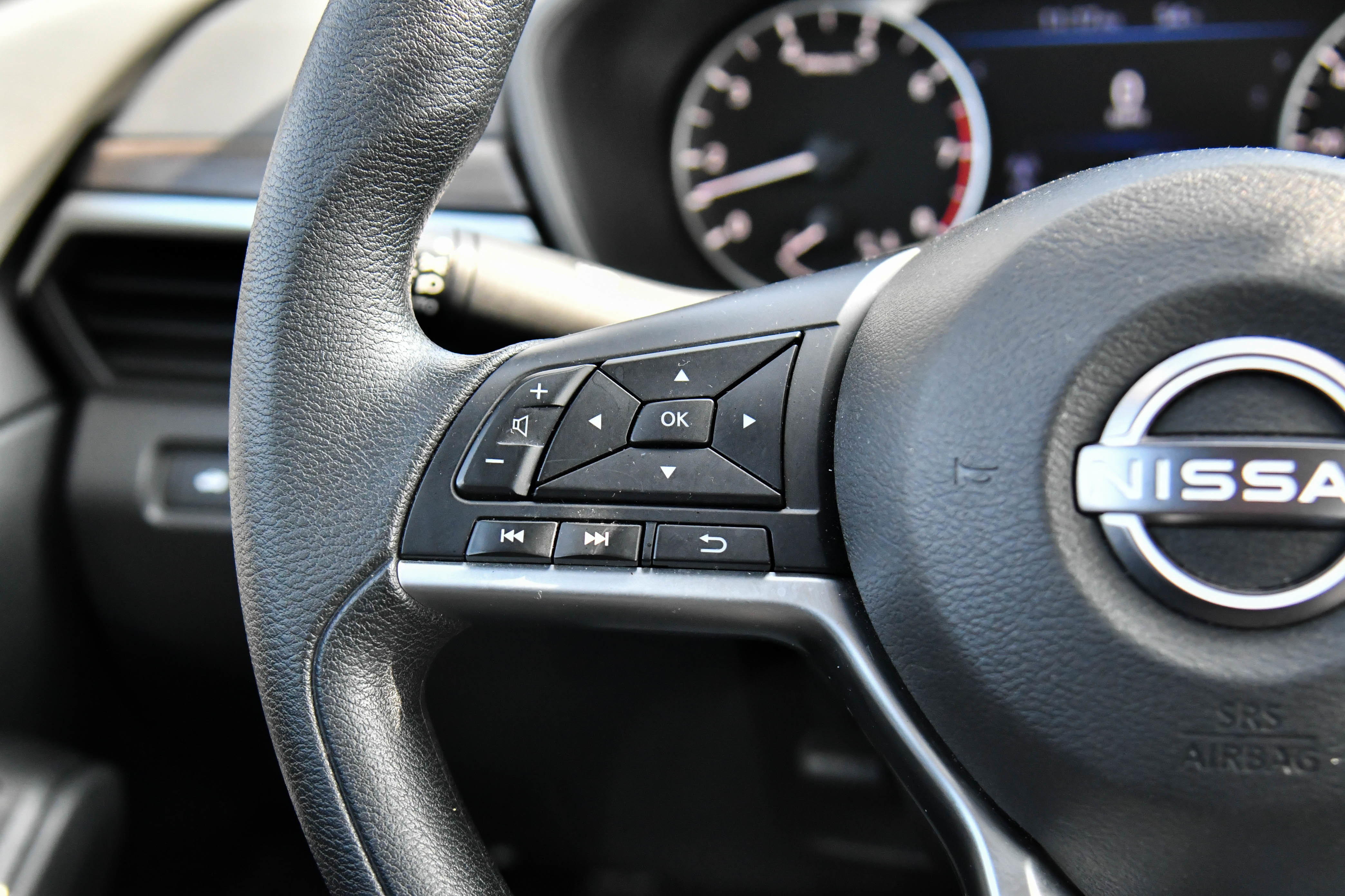 Used 2024 Nissan Altima 2.5 SV image 28