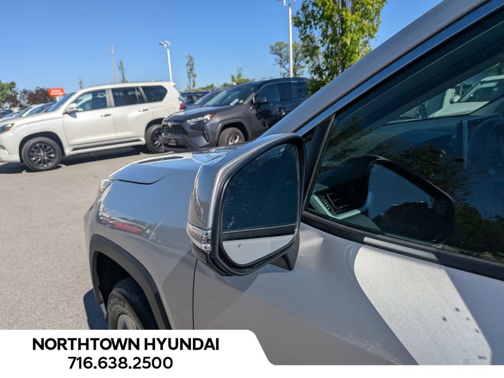 Used 2025 Toyota RAV4 XLE AWD/4WD image 38