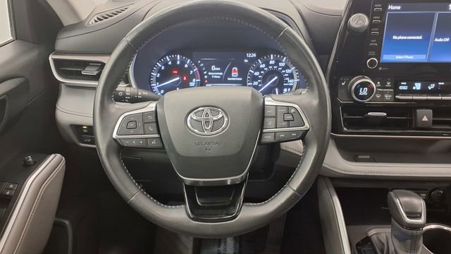 Used 2020 Toyota Highlander XLE image 24