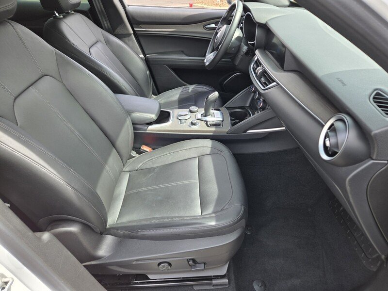 Used 2022 Alfa Romeo Stelvio Ti AWD/4WD image 15