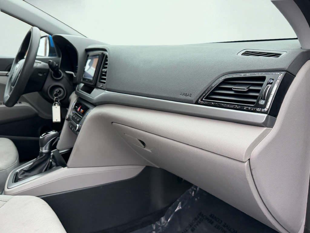 Used 2017 Hyundai Elantra SE FWD image 40