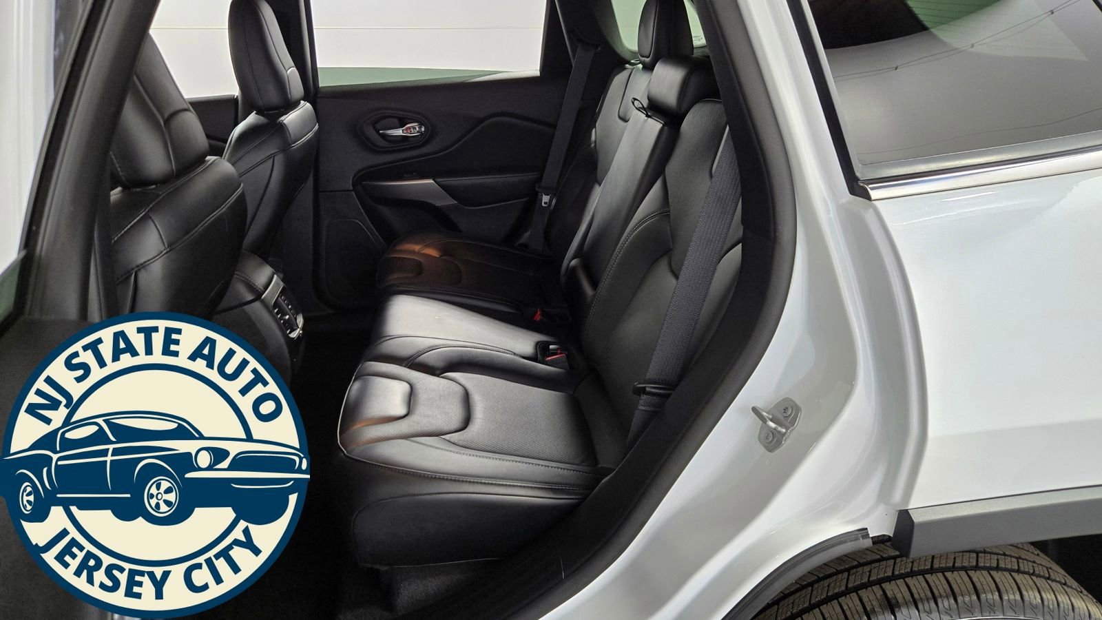 Used 2022 Jeep Cherokee Limited image 27