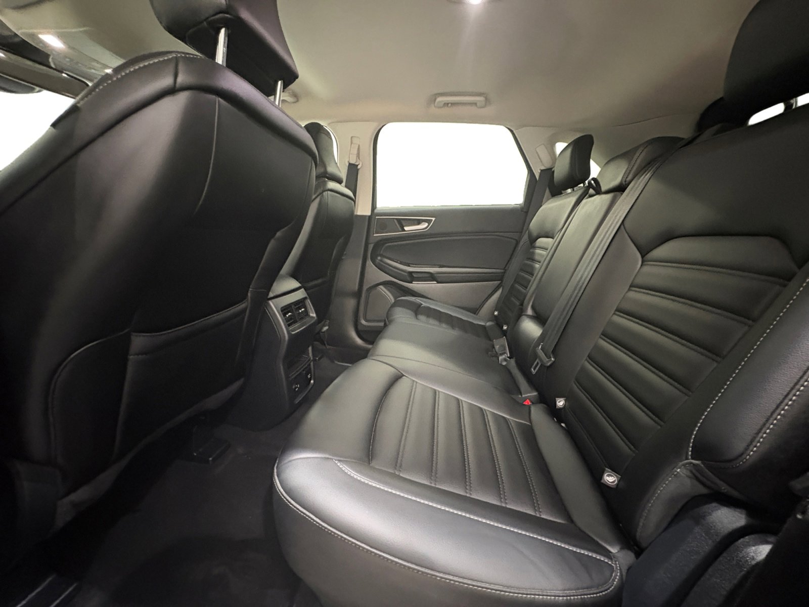 Used 2022 Ford Edge SEL w/ Convenience Package image 5