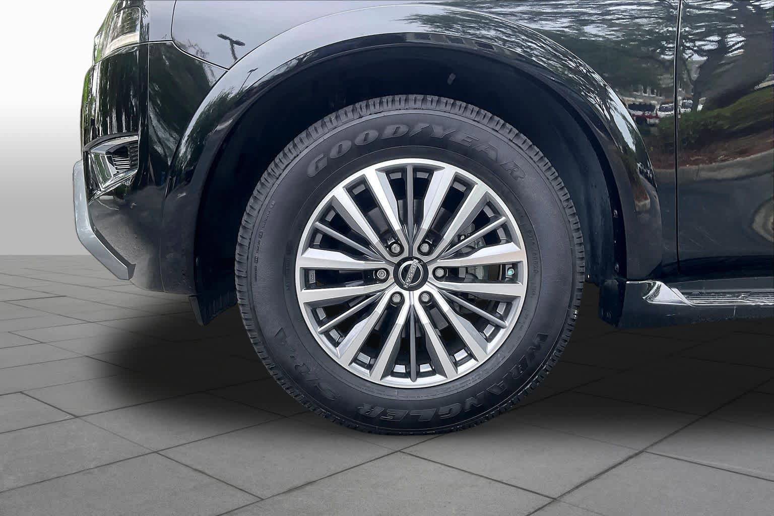 Used 2023 Nissan Armada SL w/ Captain's Chairs Package RWD image 10
