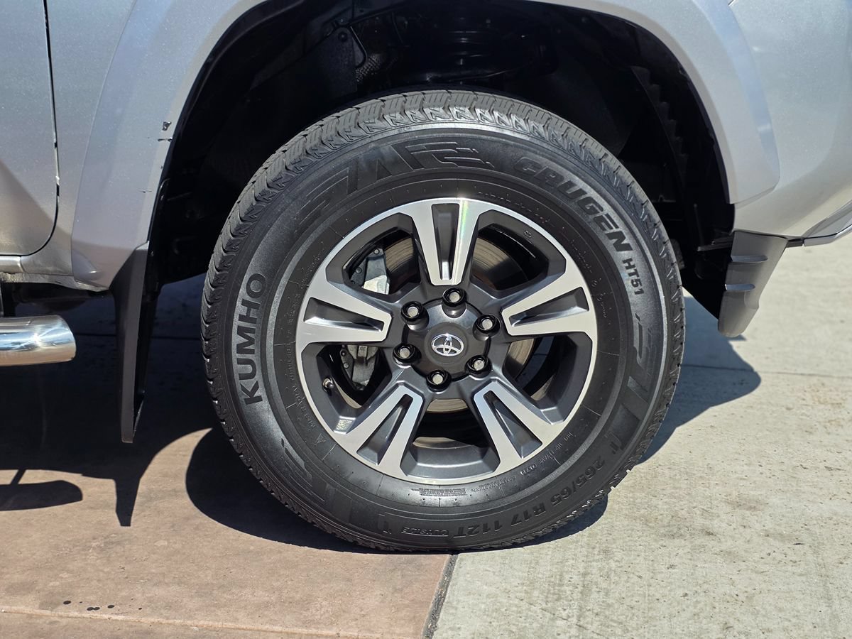 Used 2017 Toyota Tacoma TRD Sport w/ Tow Package (A/T) AWD/4WD image 12