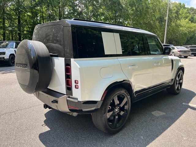 Certified 2025 Land Rover Defender 110 X-Dynamic SE AWD/4WD image 9