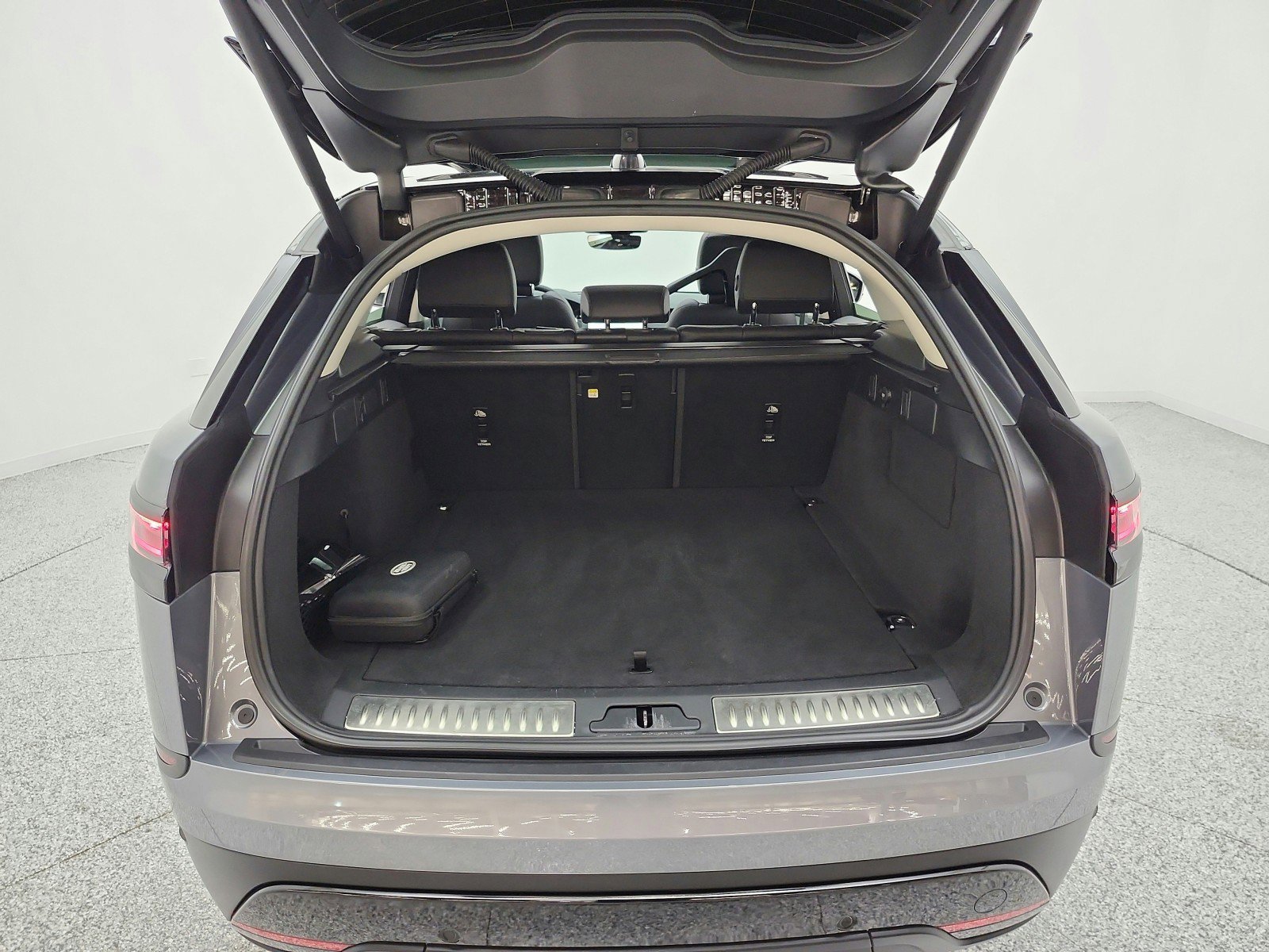 Used 2024 Land Rover Range Rover Velar S AWD/4WD image 21