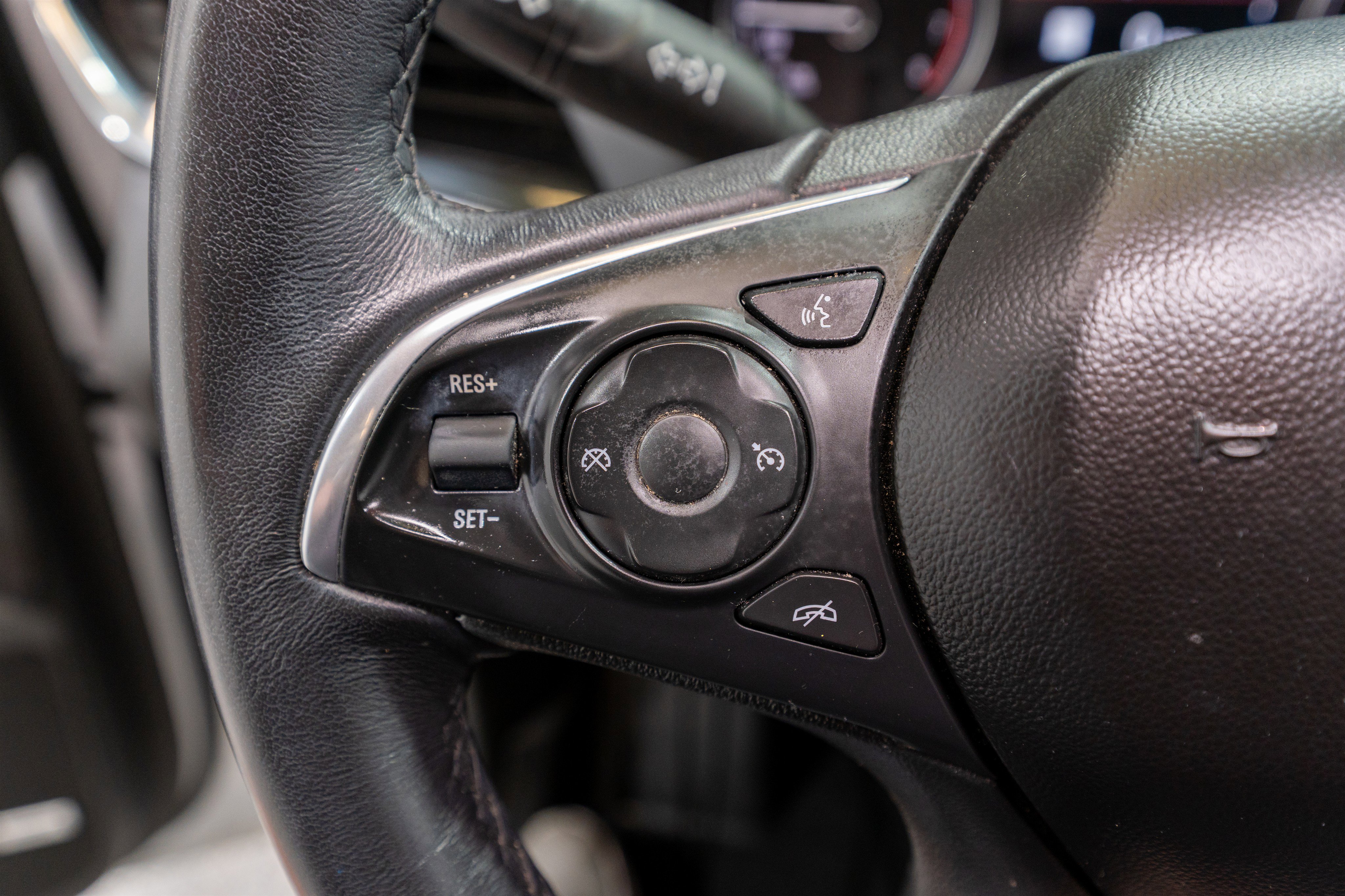 Used 2020 Buick Enclave Essence w/ Sound and Sites Package image 27