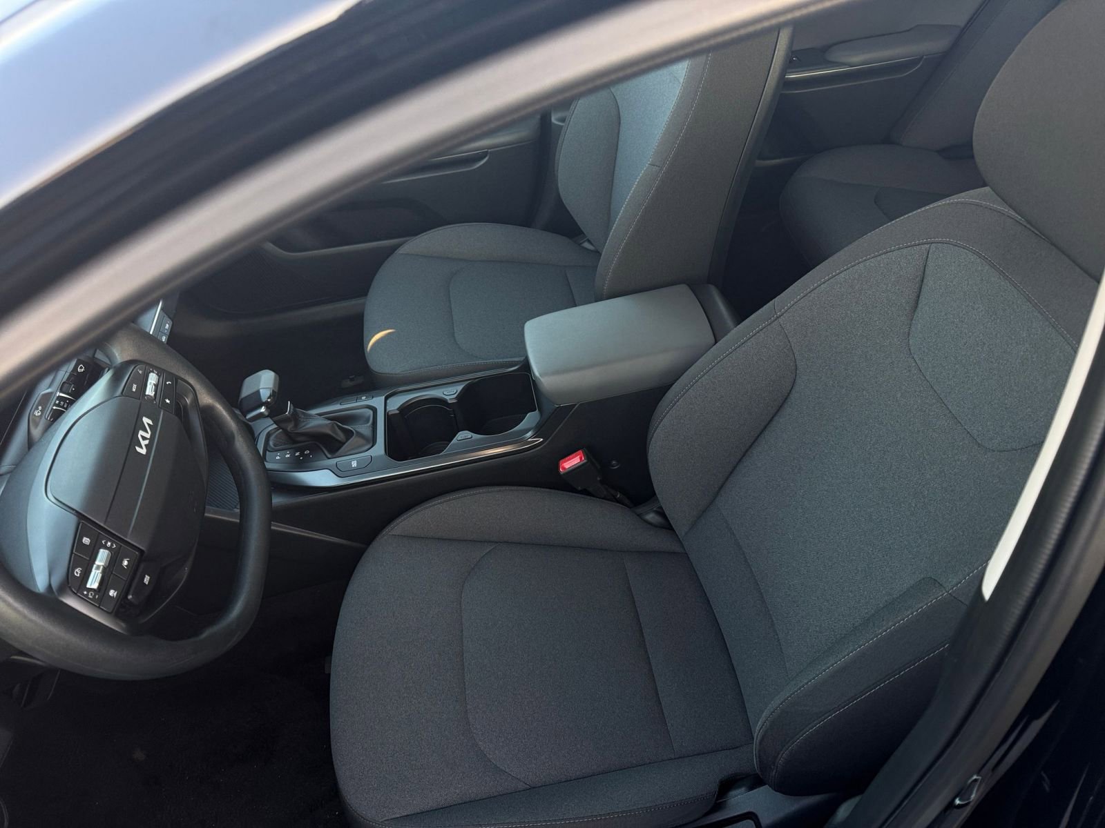 Used 2025 Kia K4 LXS image 34