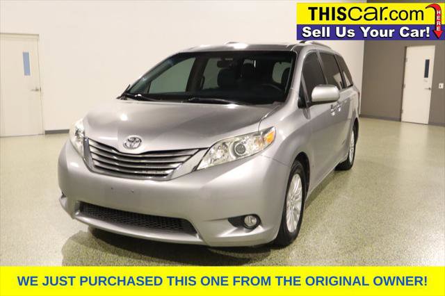 Used 2017 Toyota Sienna XLE Premium image 3