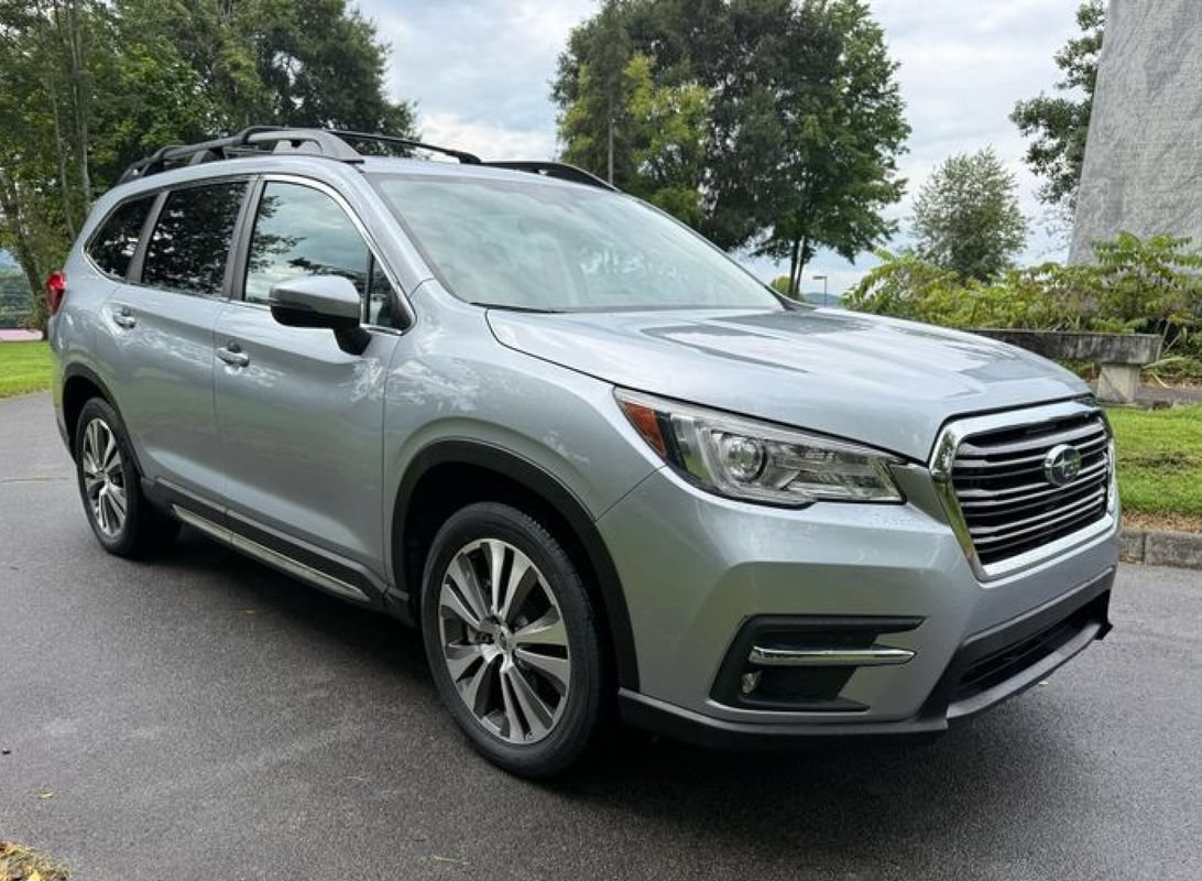 Used 2022 Subaru Ascent Limited w/ Technology Package AWD/4WD image 3