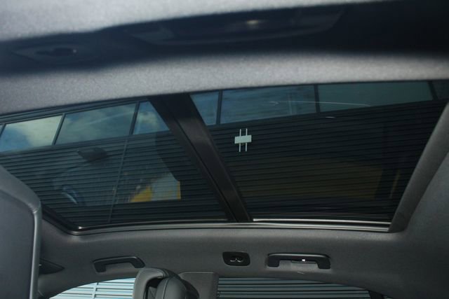 New 2026 Porsche Macan 4 Electric image 24