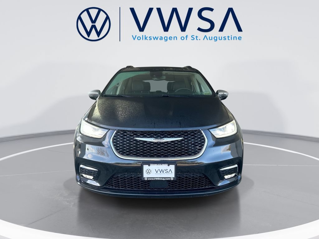 Used 2023 Chrysler Pacifica Limited FWD image 2