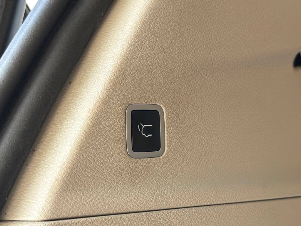 Used 2019 Chrysler Pacifica Touring Plus w/ Advanced Safetytec Group FWD image 39