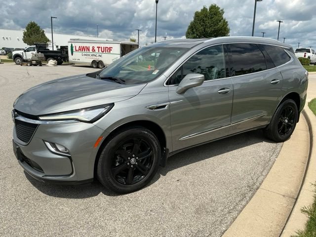 Used 2023 Buick Enclave Essence w/ Experience Buick Package AWD/4WD image 3