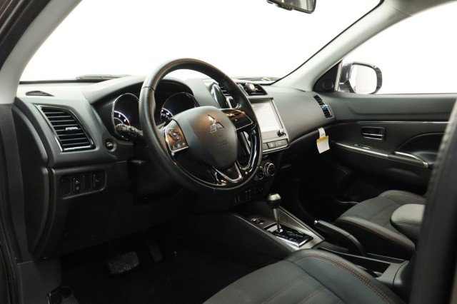 Used 2025 Mitsubishi Outlander Sport SE AWD/4WD image 6