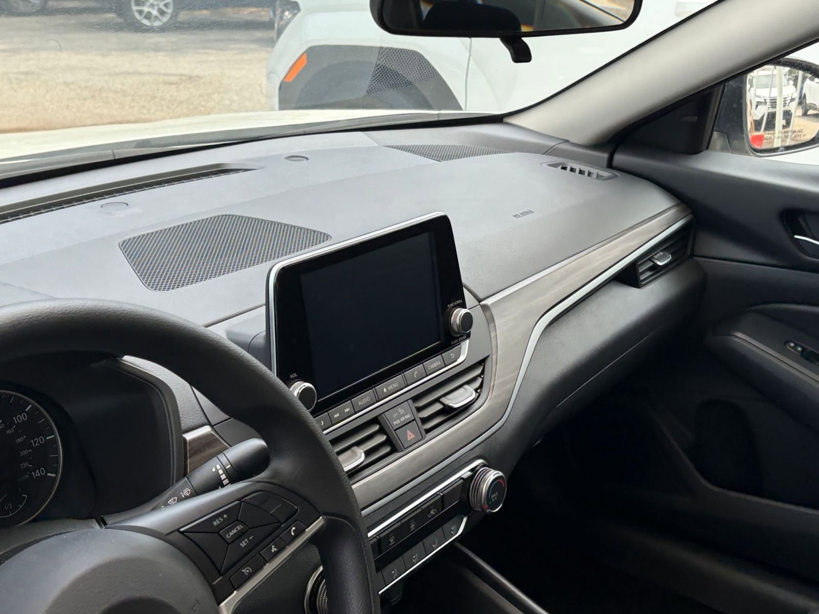 Used 2025 Nissan Altima 2.5 SV FWD image 35