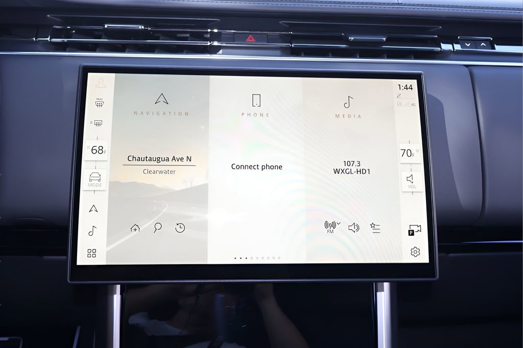 New 2026 Land Rover Range Rover SE image 23