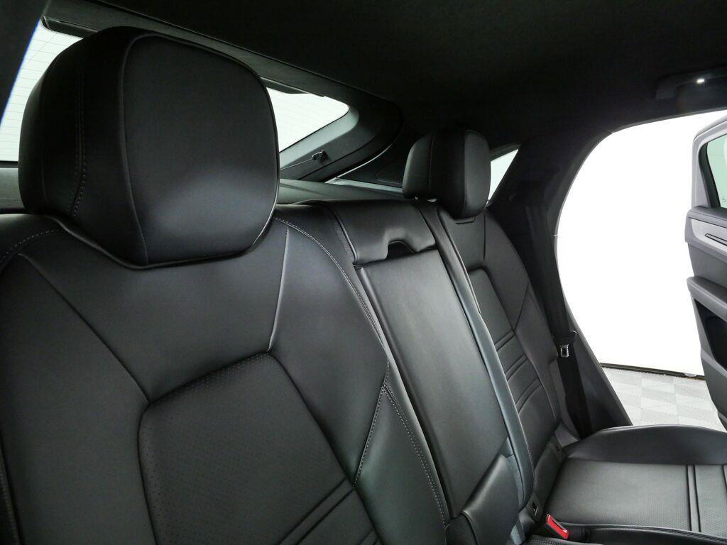 New 2026 Porsche Cayenne Turbo GT AWD/4WD image 23
