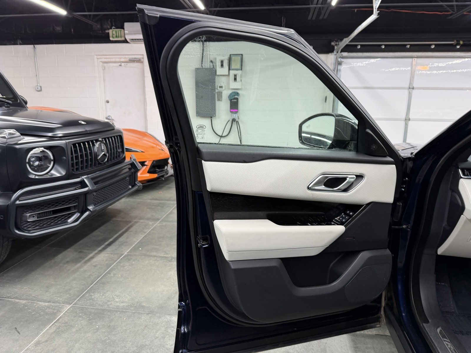 Used 2023 Land Rover Range Rover Velar R-Dynamic S image 19