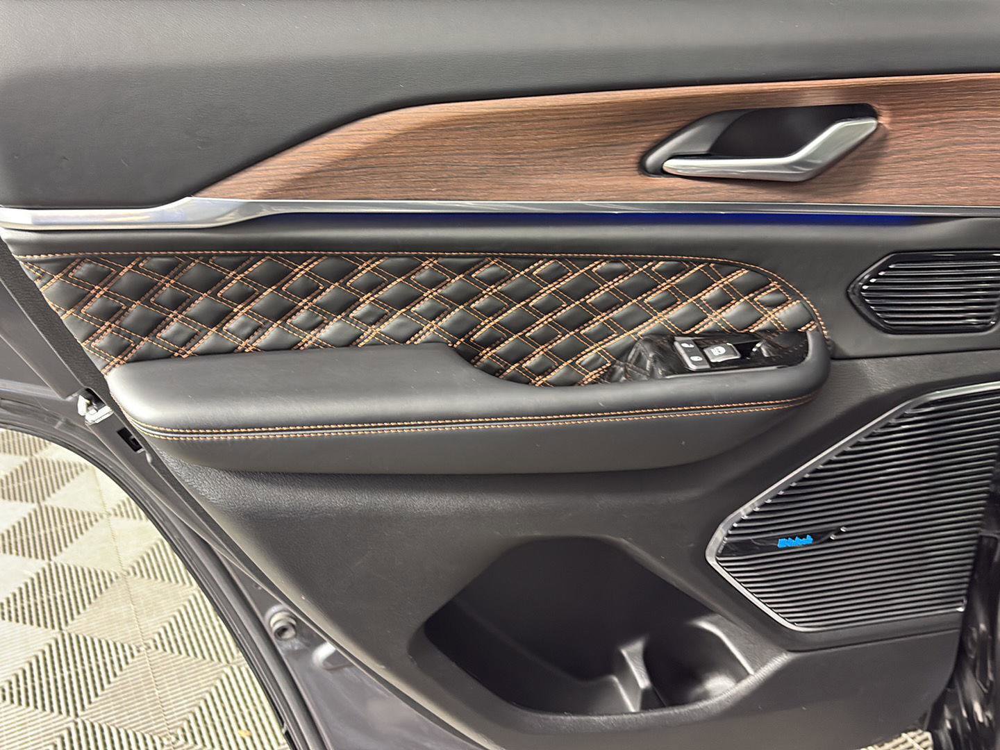 Used 2022 Jeep Grand Cherokee Summit w/ Advanced Protech Group IV image 23