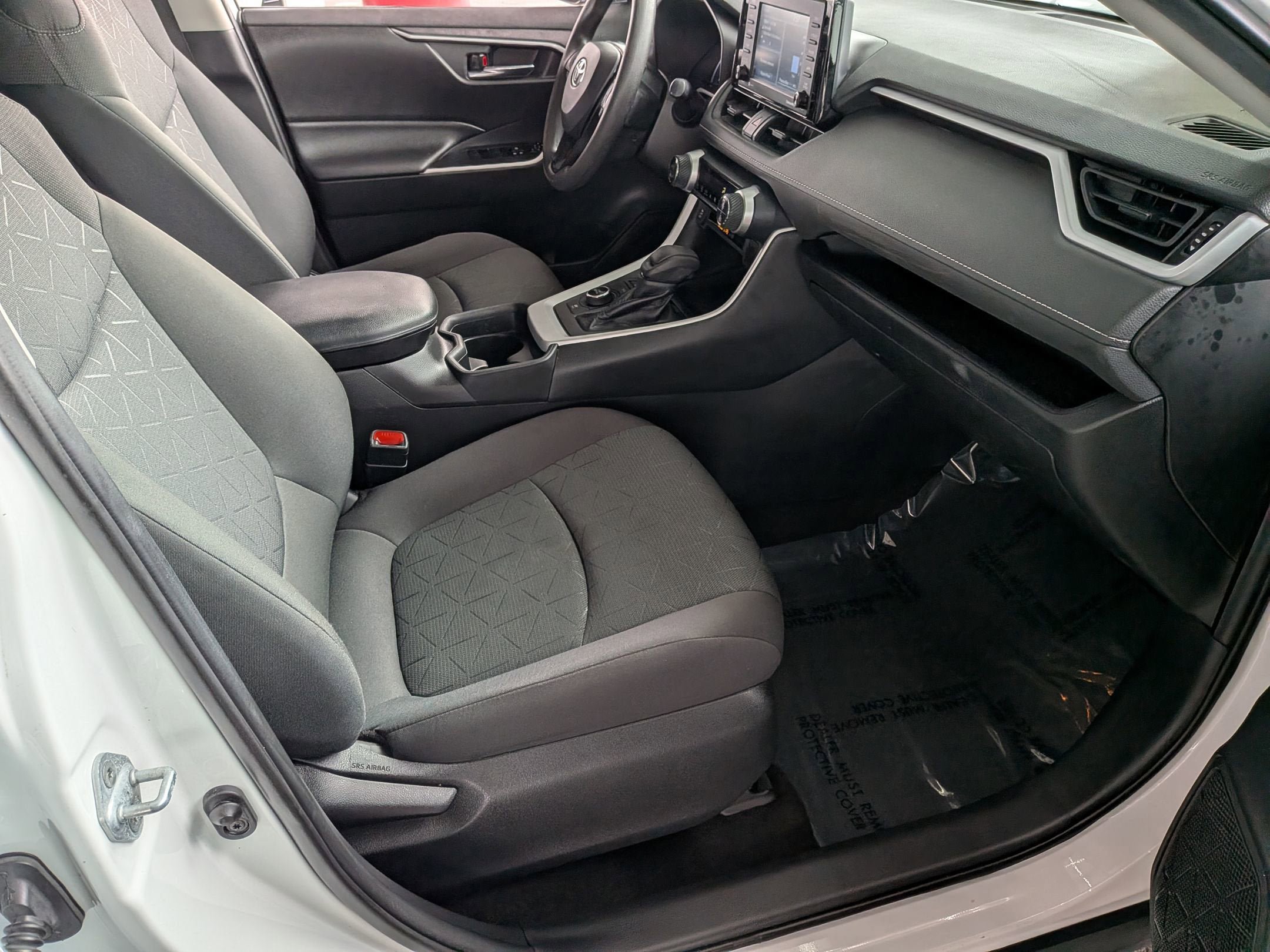 Used 2021 Toyota RAV4 XLE AWD/4WD image 32