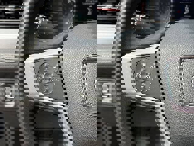 Used 2023 GMC Acadia SLT image 23