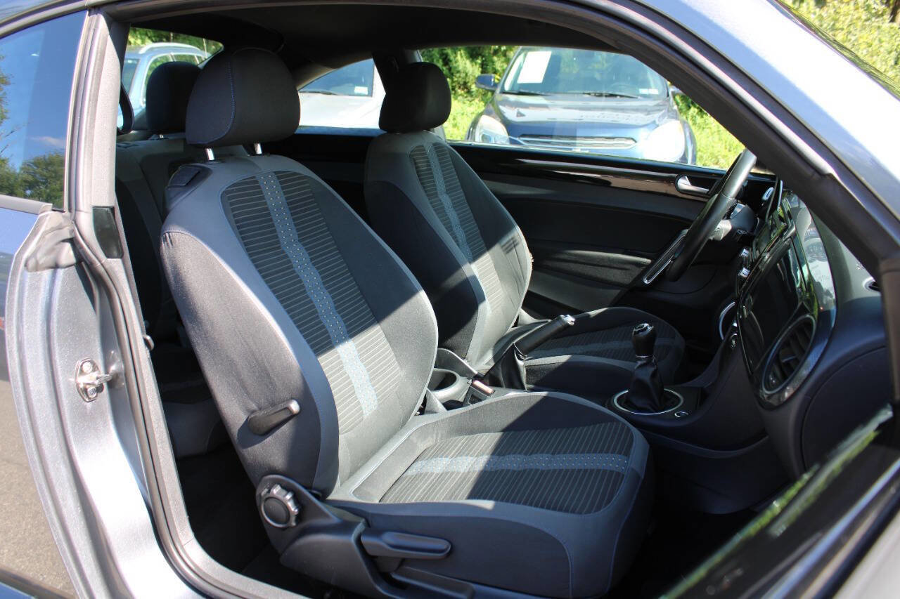Used 2012 Volkswagen Beetle 2.0T image 26