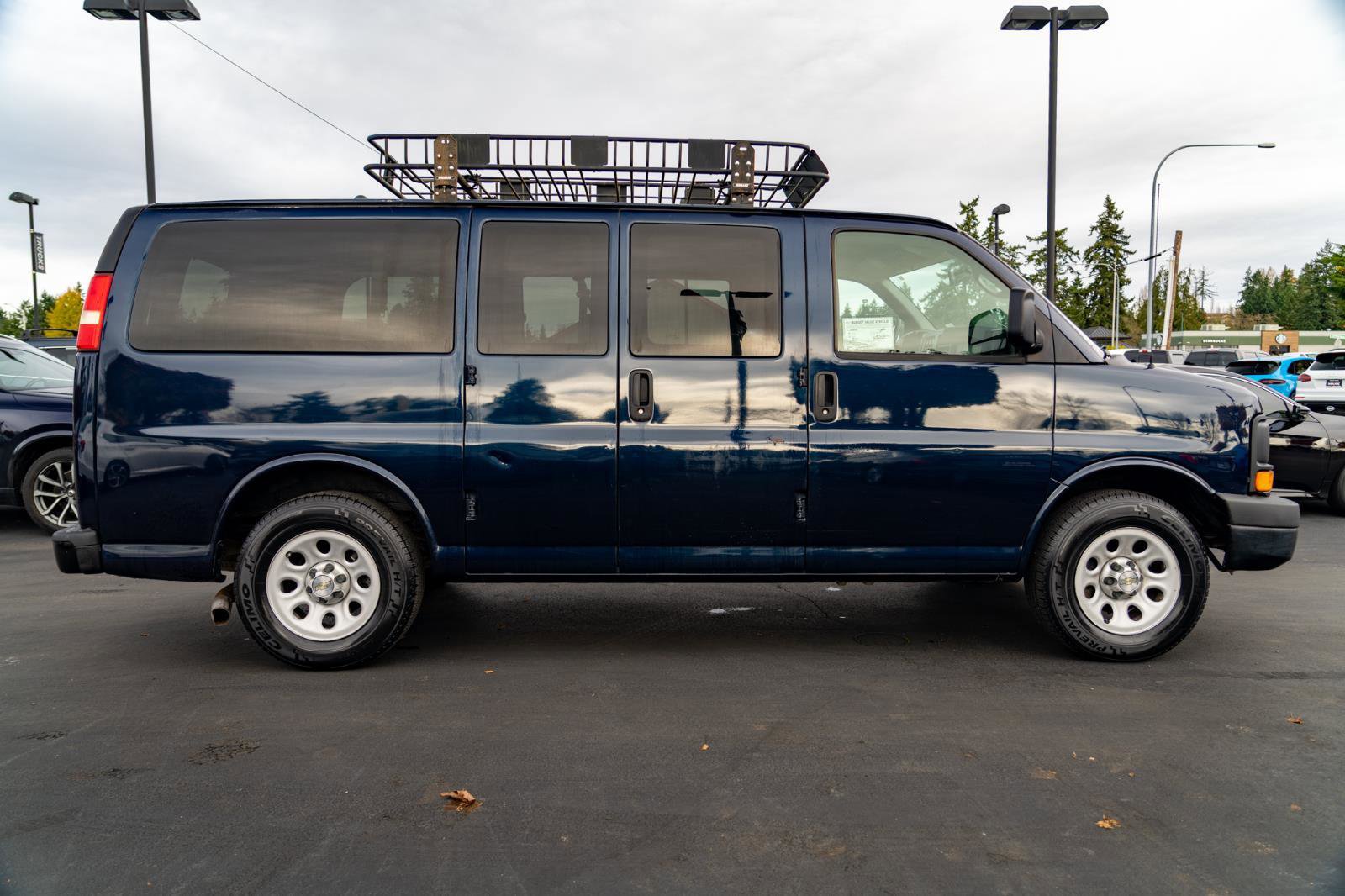 Used 2009 Chevrolet Express 1500 Passenger image 6
