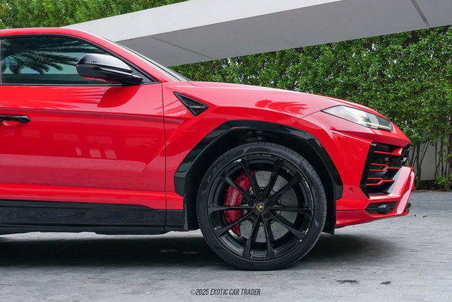 Used 2019 Lamborghini Urus image 11