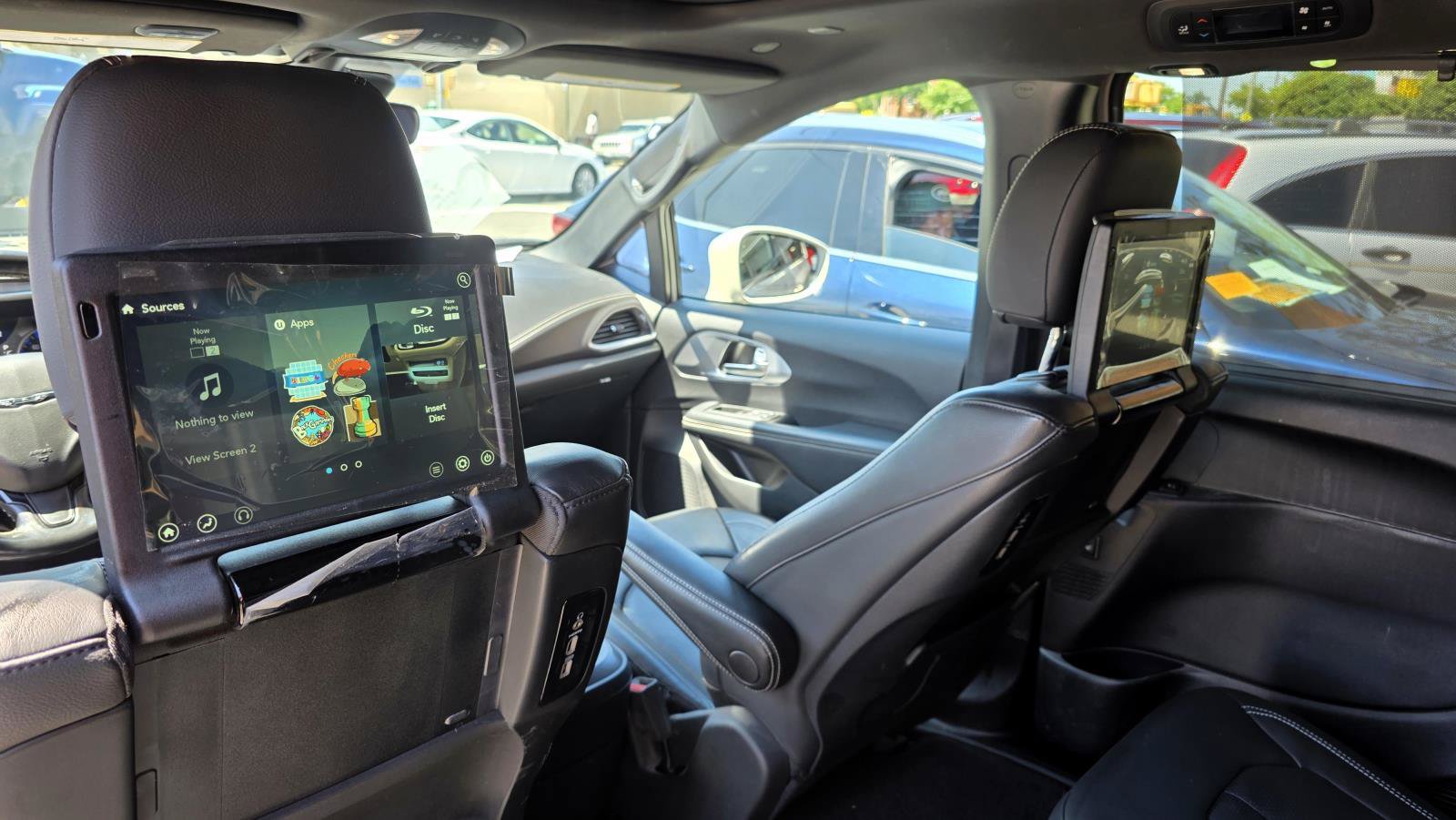 Used 2021 Chrysler Pacifica Touring-L w/ Uconnect Theater Family Group AWD/4WD image 11