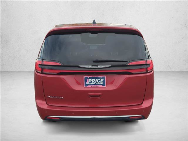 Used 2025 Chrysler Pacifica Select FWD image 6