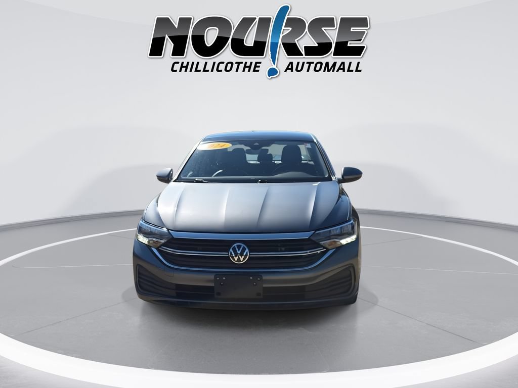Used 2024 Volkswagen Jetta SE FWD image 3