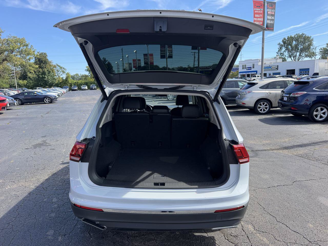 Used 2018 Volkswagen Tiguan SEL AWD/4WD image 13