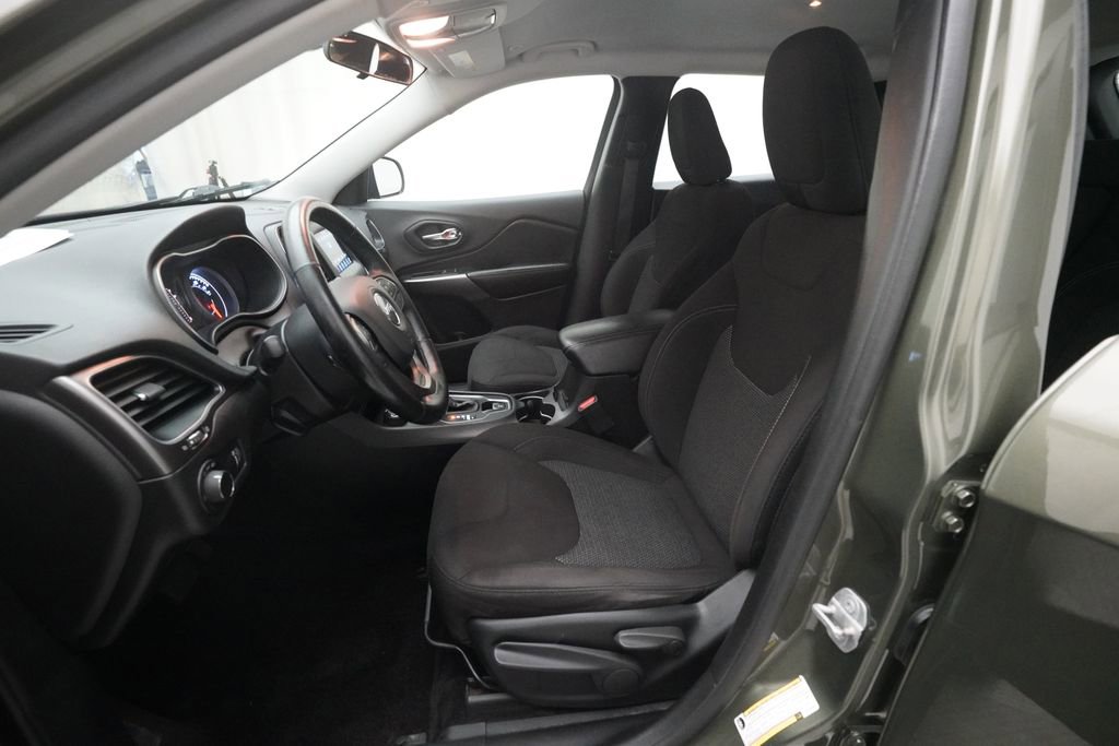 Used 2019 Jeep Cherokee Sport w/ Cold Weather Group image 7