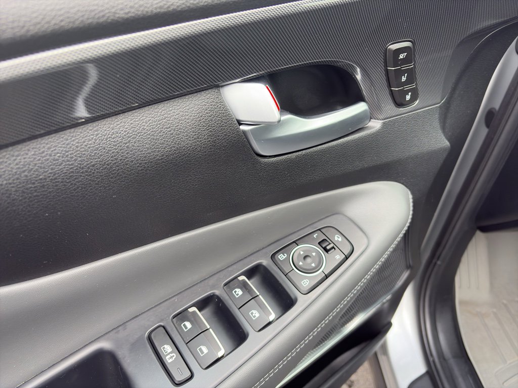 Used 2023 Hyundai Santa Fe Limited image 20