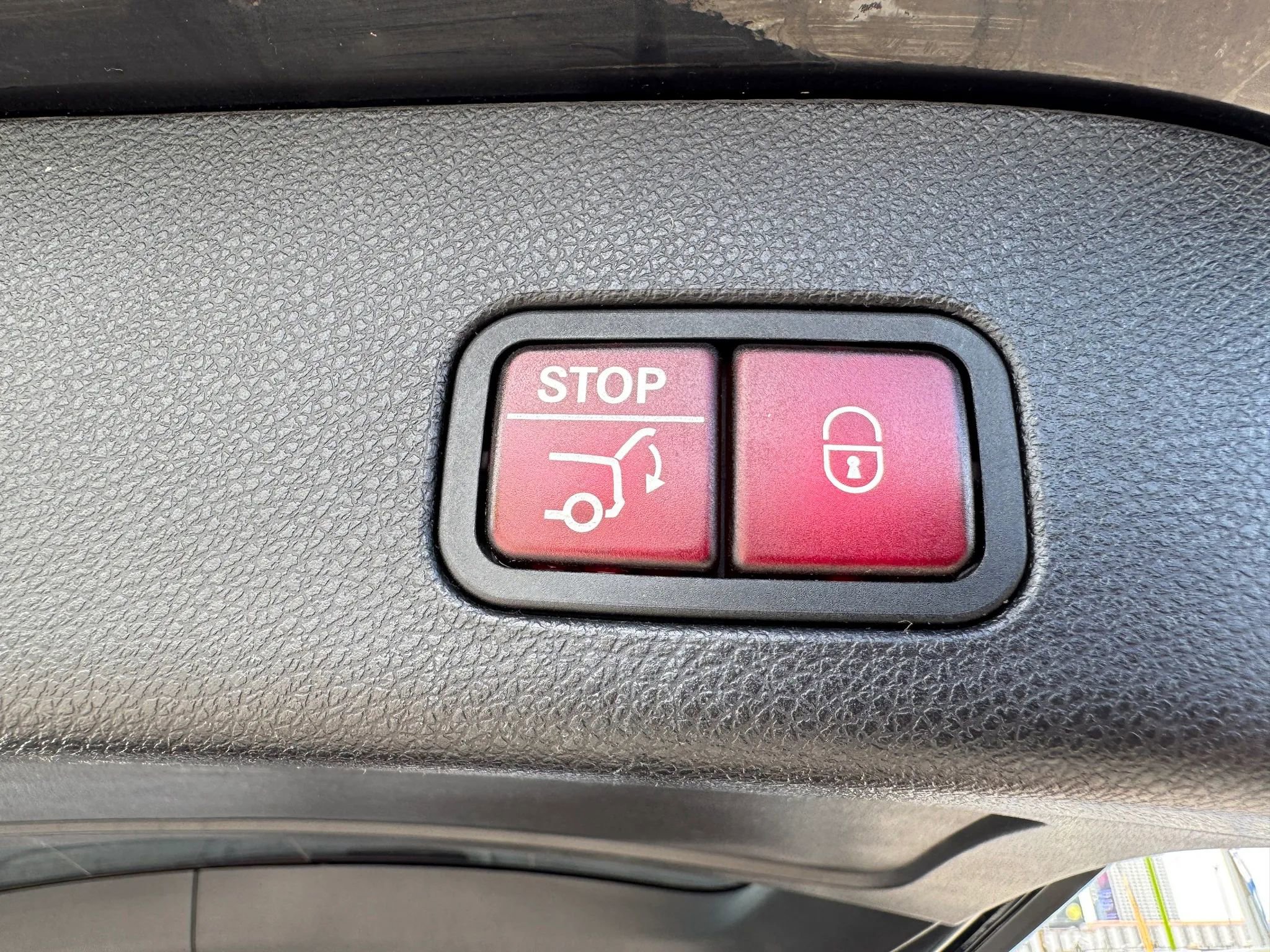Used 2016 Mercedes-Benz GL 450 4MATIC image 38