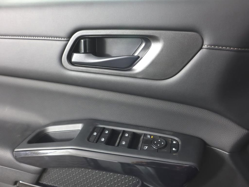 Certified 2025 Nissan Pathfinder S image 20